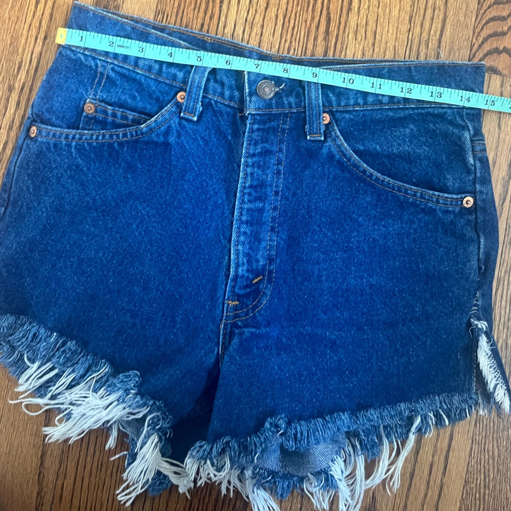 Levi’s Orange Tab Dark Wash Cut Off Shorts - Picture 9 of 11